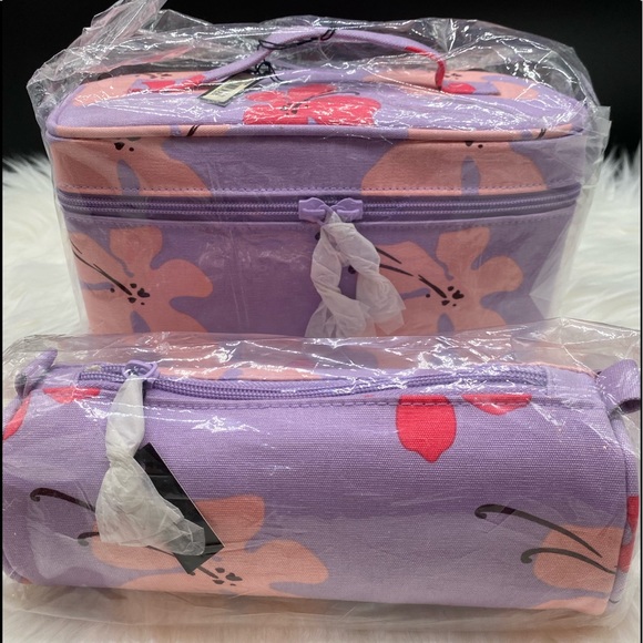 Handbags - NWOT Sephora Vintage Cosmetics Case Set